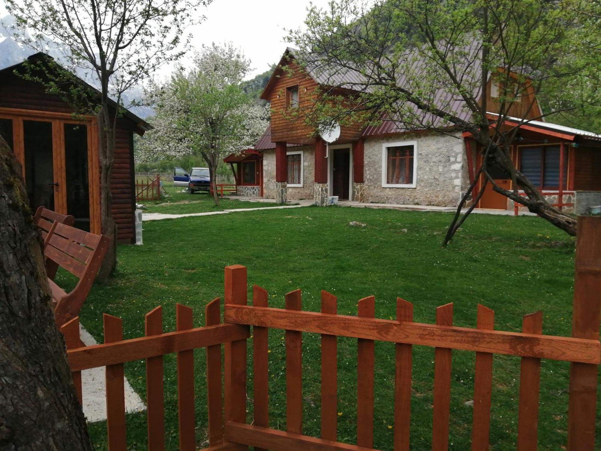 Bujtina Pllumi Theth Bed & Breakfast Dış mekan fotoğraf