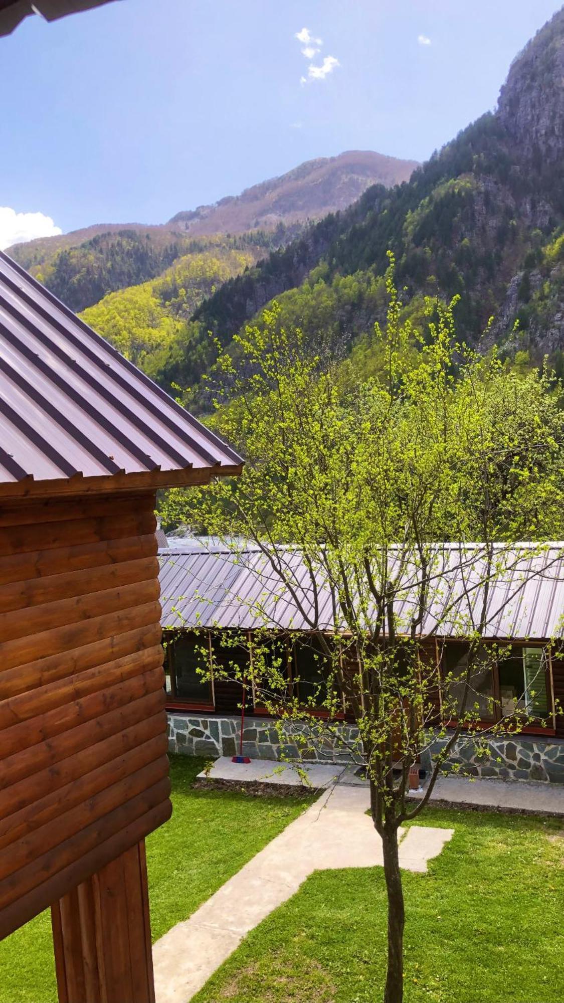 Bujtina Pllumi Theth Bed & Breakfast Dış mekan fotoğraf
