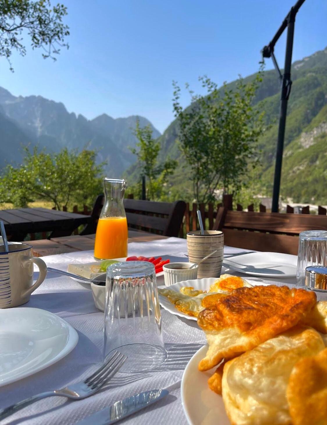 Bujtina Pllumi Theth Bed & Breakfast Dış mekan fotoğraf